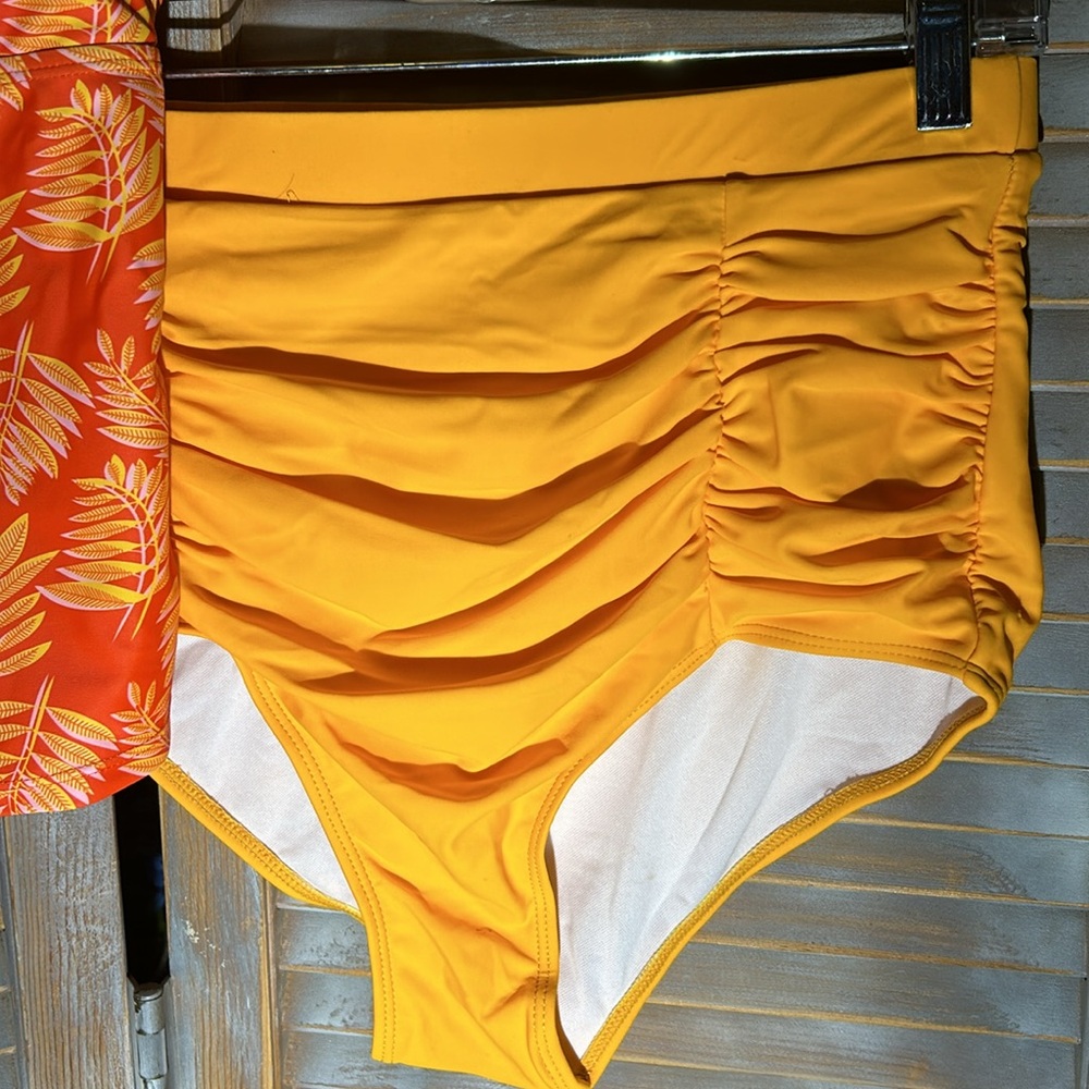 Swimsuit - Picture 3 of 4